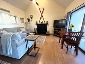 Smart-tv, pejs, videospil, dvd-afspiller