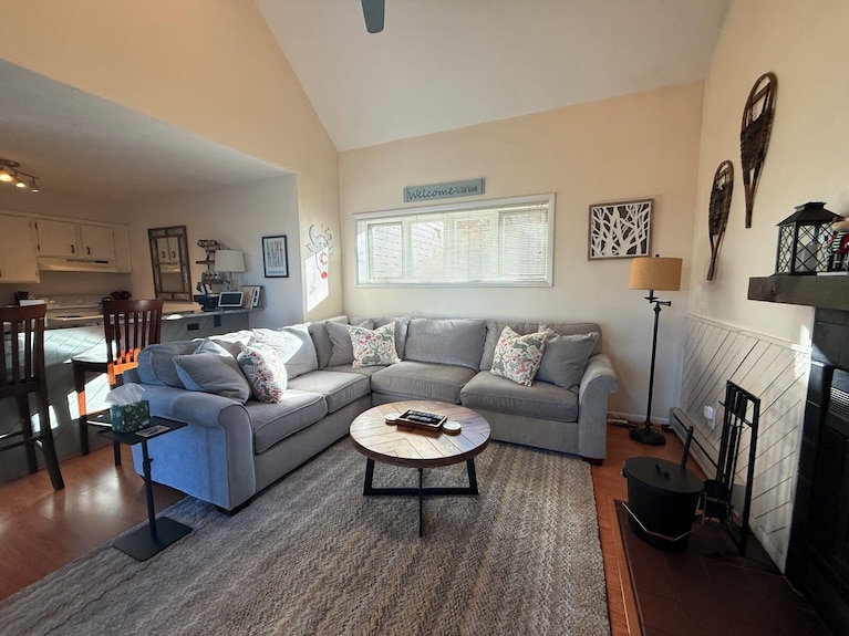 Cozy Wintergreen Retreat- Clean, Updated & Convenient, King Bed, Non-smoking - Virginia