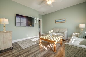 Smart TV, fireplace, DVD player, ping pong