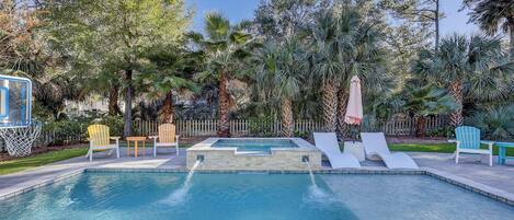 Lämmitetty uima-allas