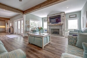 Smart TV, fireplace, DVD player, ping pong