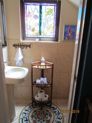 Shower, hair dryer, towels, soap - Across from Coco Beach! (Playas del Coco)