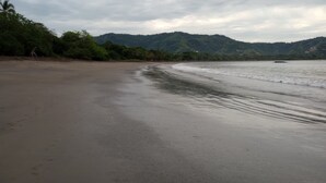 Beach nearby, sun loungers, beach towels - Across from Coco Beach! (Playas del Coco)