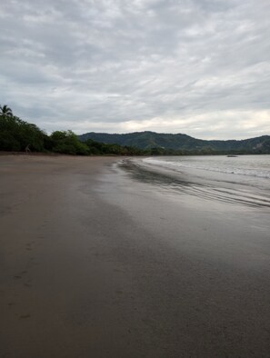 Beach nearby, sun loungers, beach towels