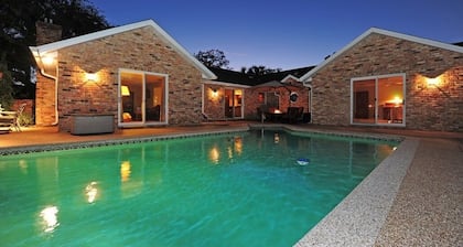 Schönes 4 Schlafzimmer Pool Home / Spruce Creek Fly-In