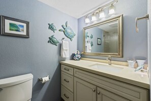 Combined shower/bathtub, hair dryer, towels, soap