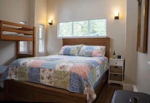 2 室のベッドルーム、アイロン / アイロン台、WiFi (無料)、ベッドシーツ