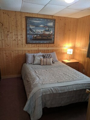 4 slaapkamers, een strijkplank/strijkijzer, gratis wifi, beddengoed