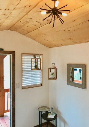 基本小屋, 1 張標準雙人床, 非吸煙房, 山景 | 1 間睡房、獨特設計、獨特裝修、熨斗/熨衫板