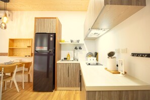 Fridge, stovetop, coffee/tea maker, electric kettle - Lost Circle (Tainan)