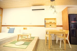 1 Schlafzimmer, Daunenbettdecken, Betten mit Memory-Foam-Matratzen