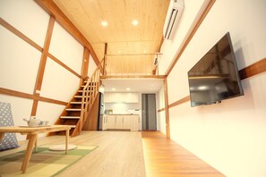 1 bedroom, down comforters, memory foam beds, desk - Lost Circle (Tainan)