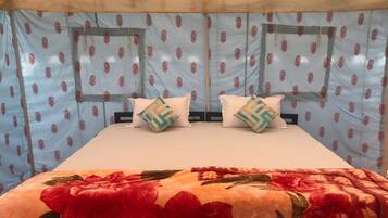 Cottage, 2 Single Beds, Non Smoking | 1 bedroom, in-room safe