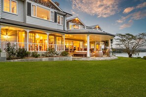 Front of property - Matauwhi Bay Manor (Russell)