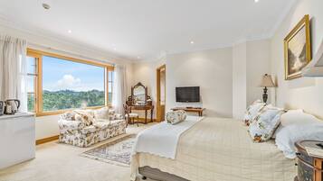 Deluxe Suite, 1 King Bed, Bay View (Weka Suite) | Egyptian cotton sheets, premium bedding, in-room safe, desk
