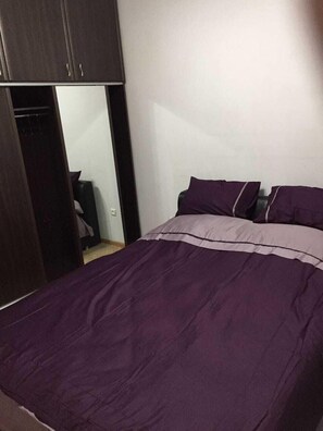 2 soverom, skrivebord, strykejern/-brett og wi-fi