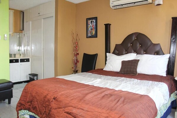 1 bedroom, in-room safe, desk, soundproofing