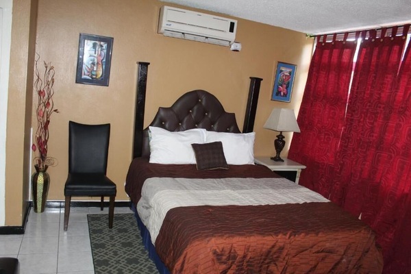 Comfortable air-conditioned room with Queen bed