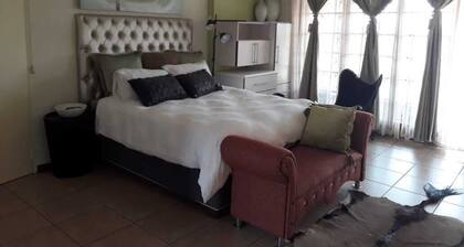 The White Vintage House.