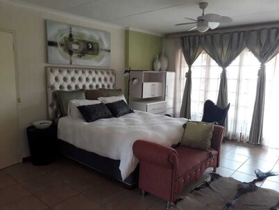 The White Vintage House. 