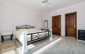 4 quartos, Wi-Fi de cortesia, roupa de cama