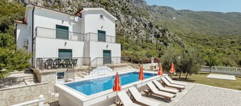 Amazing home in Herceg Novi with WiFi