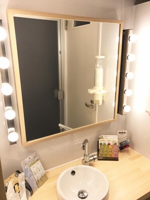 Amenidades de baño gratuitas y pantuflas