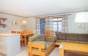 TV, fireplace - Awesome home in Lofsdalen with sauna (Lofsdalen)