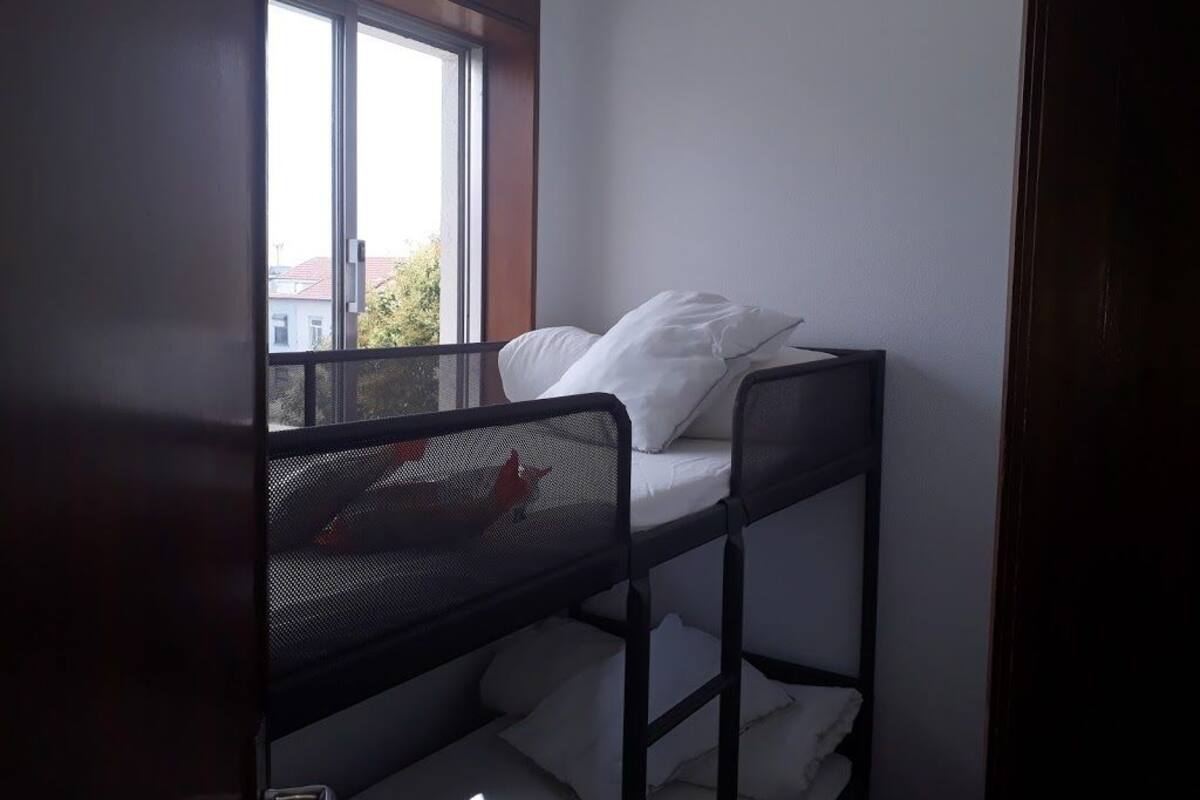WiFi (free), bed sheets