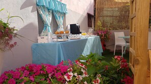 Free daily buffet breakfast