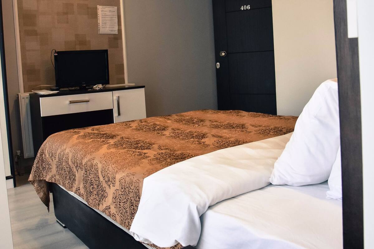Desk, blackout curtains, free WiFi, bed sheets