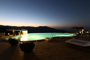 Outdoor pool - Glyngarth Resort (Ootacamund)