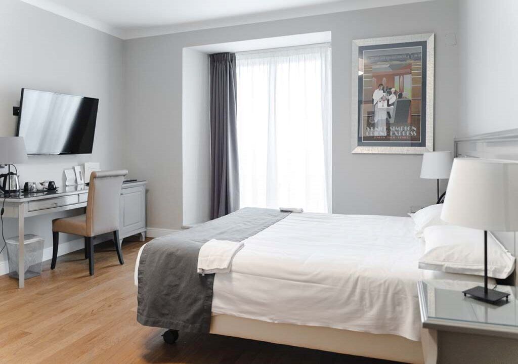 Egyptian cotton sheets, premium bedding, down duvets, minibar