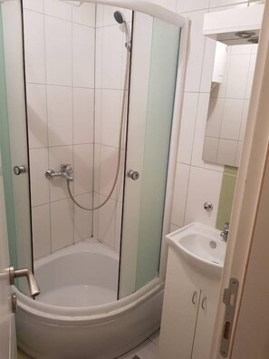 Chambre Triple | Salle de bain