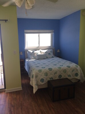 Iron/ironing board, free WiFi, bed sheets