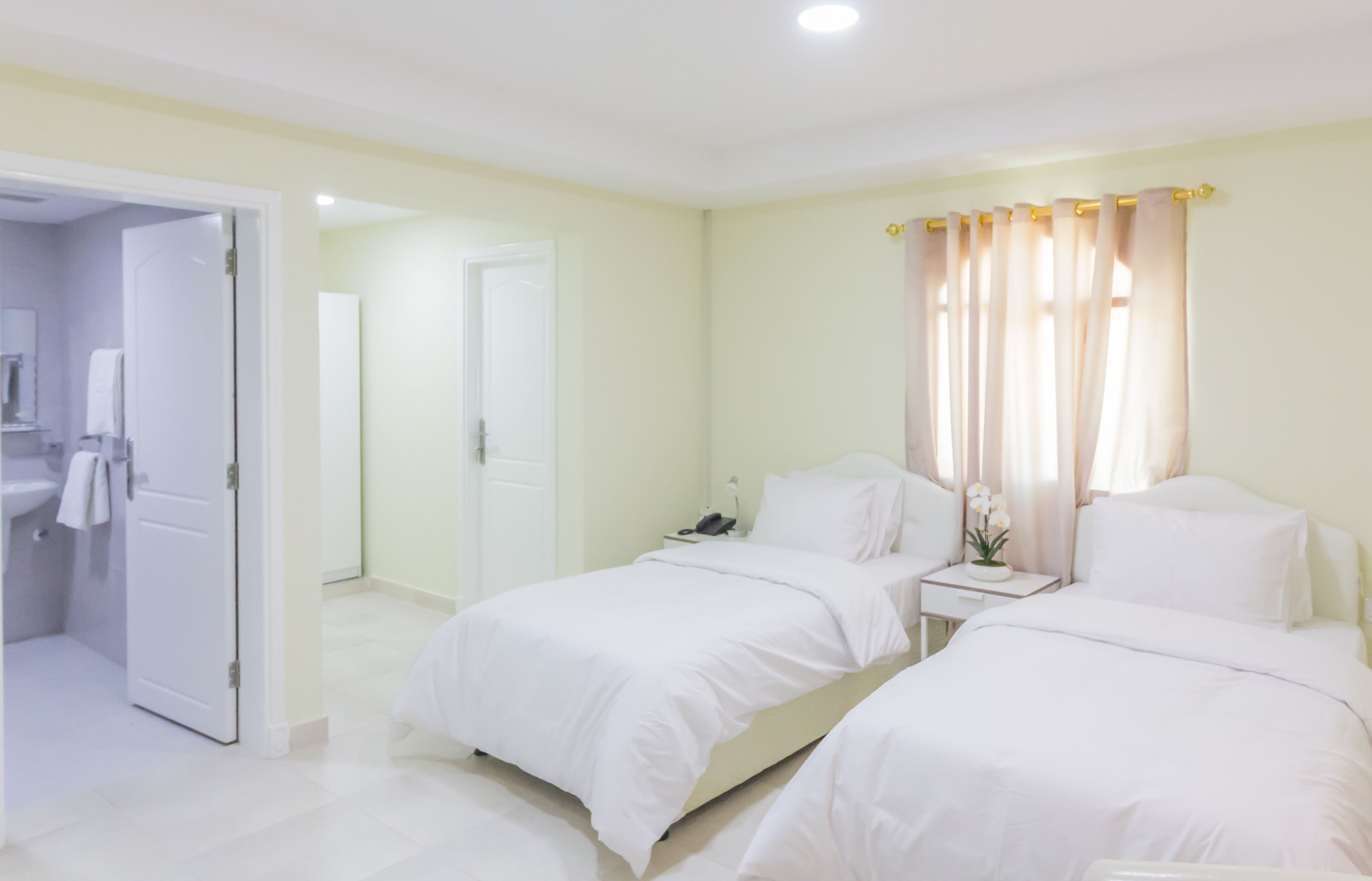 华丽双人房或双床房 | 迷你吧、熨斗/熨衣板、折叠床/加床（额外收费）、免费 WiFi