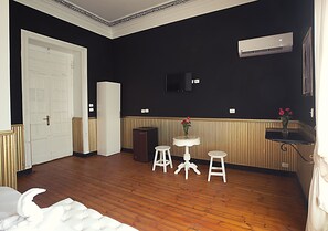 Quarto casal exclusivo, vista para a cidade (Anubis) | Frigobar, individualmente decorados, individualmente mobiliados