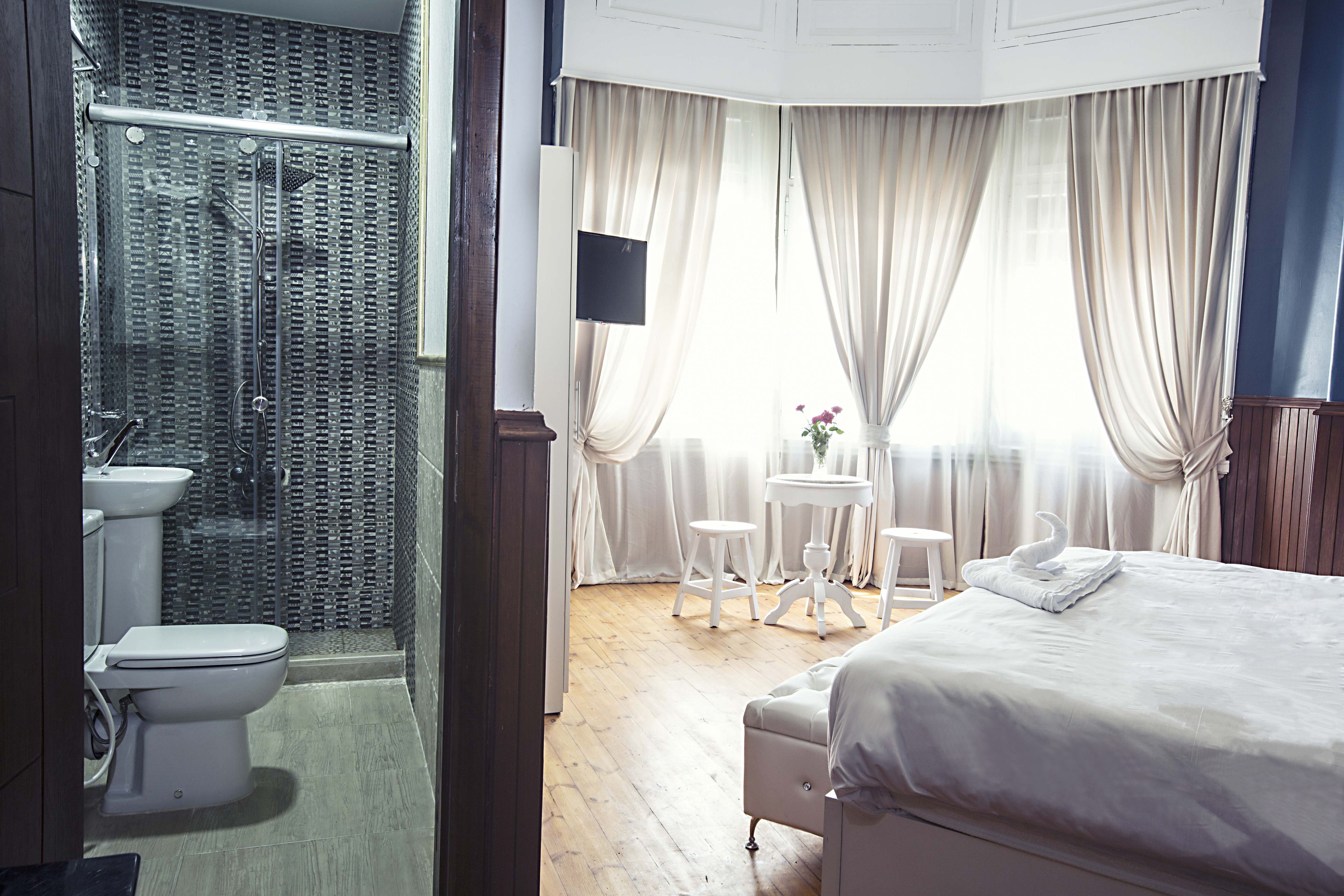 exclusive double room, city view (horus) | 1 bedroom, minibar, individually decorated, individually furnished