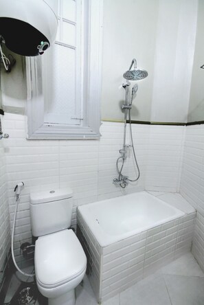 Chambre Simple Économique, pas de fenêtre | Salle de bain