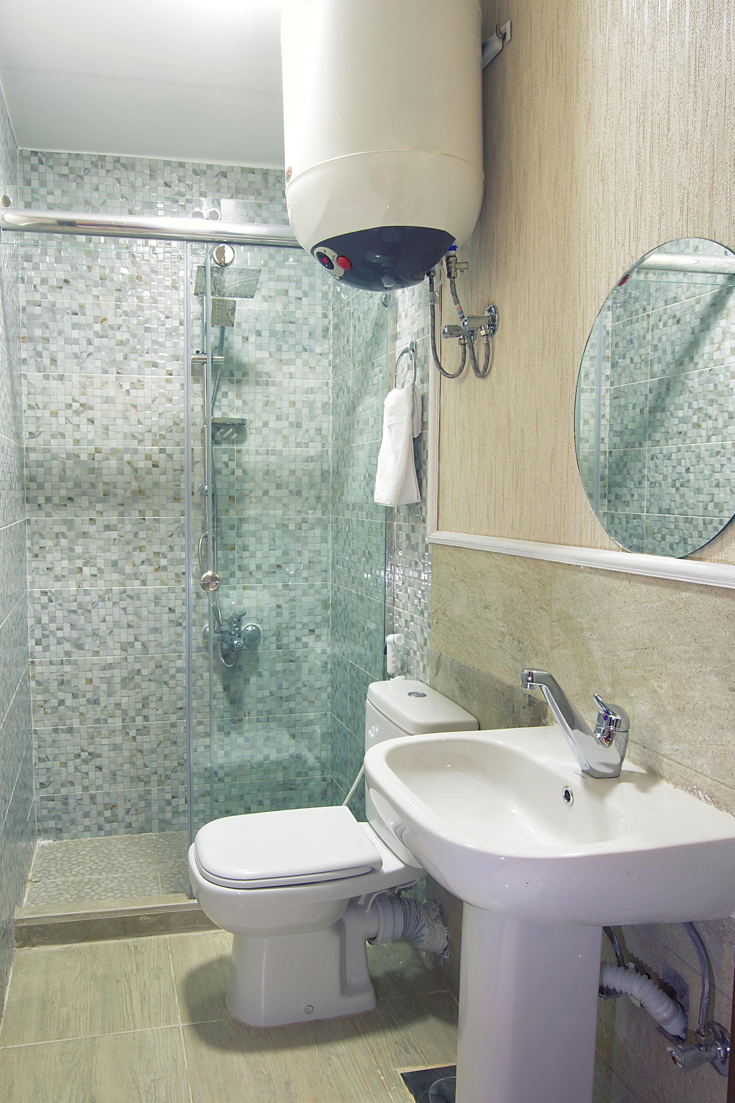 elite double room, city view (osiris) | bathroom | free toiletries, slippers, towels