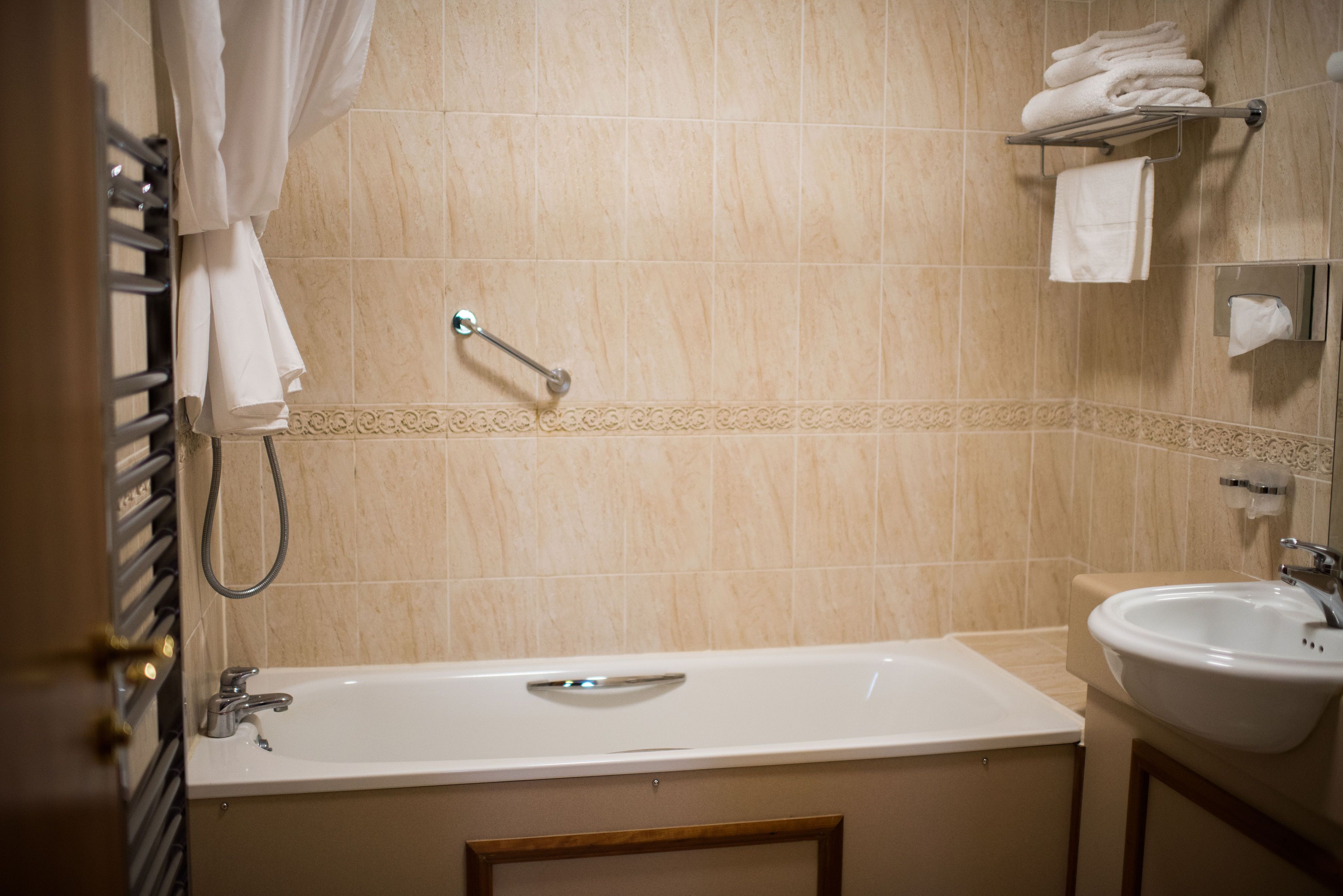 deep-soaking bathtub