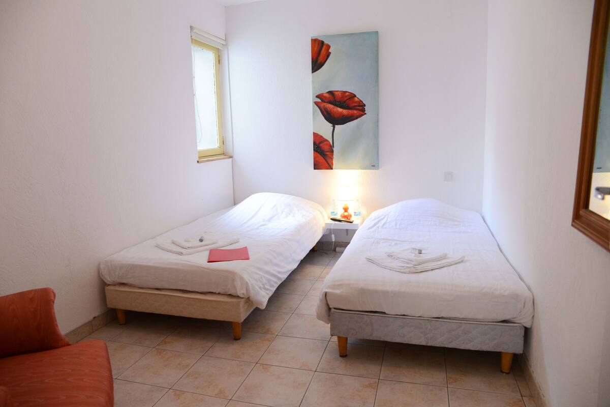 Rollaway beds, free WiFi, bed sheets