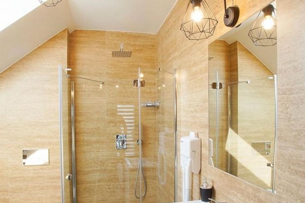 Comfort Double Room | Bathroom | Shower, hair dryer, towels, soap