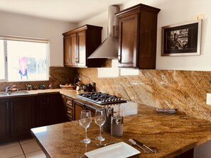 Design House, 2 Bedrooms, Non Smoking | Private kitchen