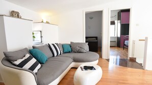Unclassified image, 5 of 106, button - Apartments Mariani (Split)