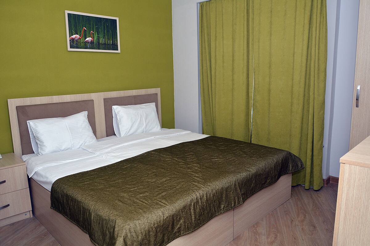Single Room, 1 Double Bed, Non Smoking | In-room safe, desk, blackout drapes, soundproofing
