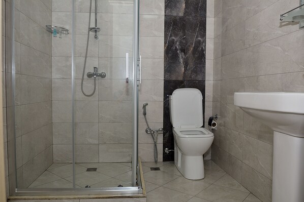 Bathroom - Hotel Flamingo (Baku)