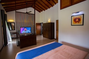 Suite | Premium bedding, blackout drapes, iron/ironing board, free WiFi - Jasmine Breeze - 4 Bedroom Villa (Kolonnawa)