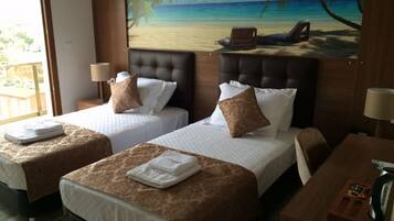 Standaard kamer, 1 twee- of 2 eenpersoonsbedden | Een minibar, een kluis op de kamer, gratis wifi, beddengoed