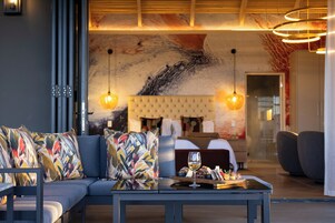 Residence Villa | Hypo-allergenic bedding, in-room safe, laptop workspace, soundproofing